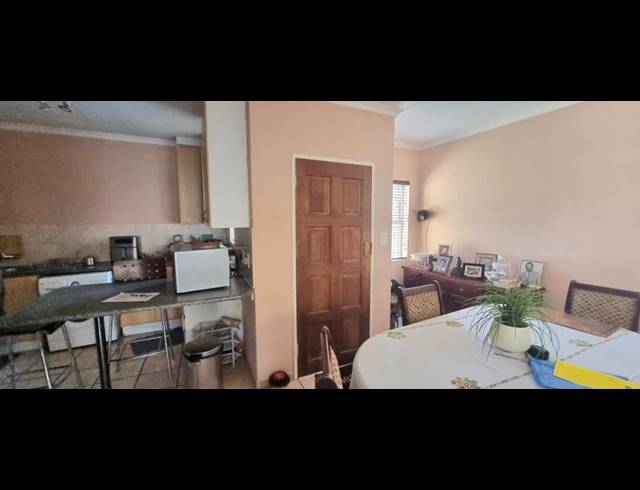 2 BEDROOM TOWNHOUSE FOR SALE IN AMBERFIELD